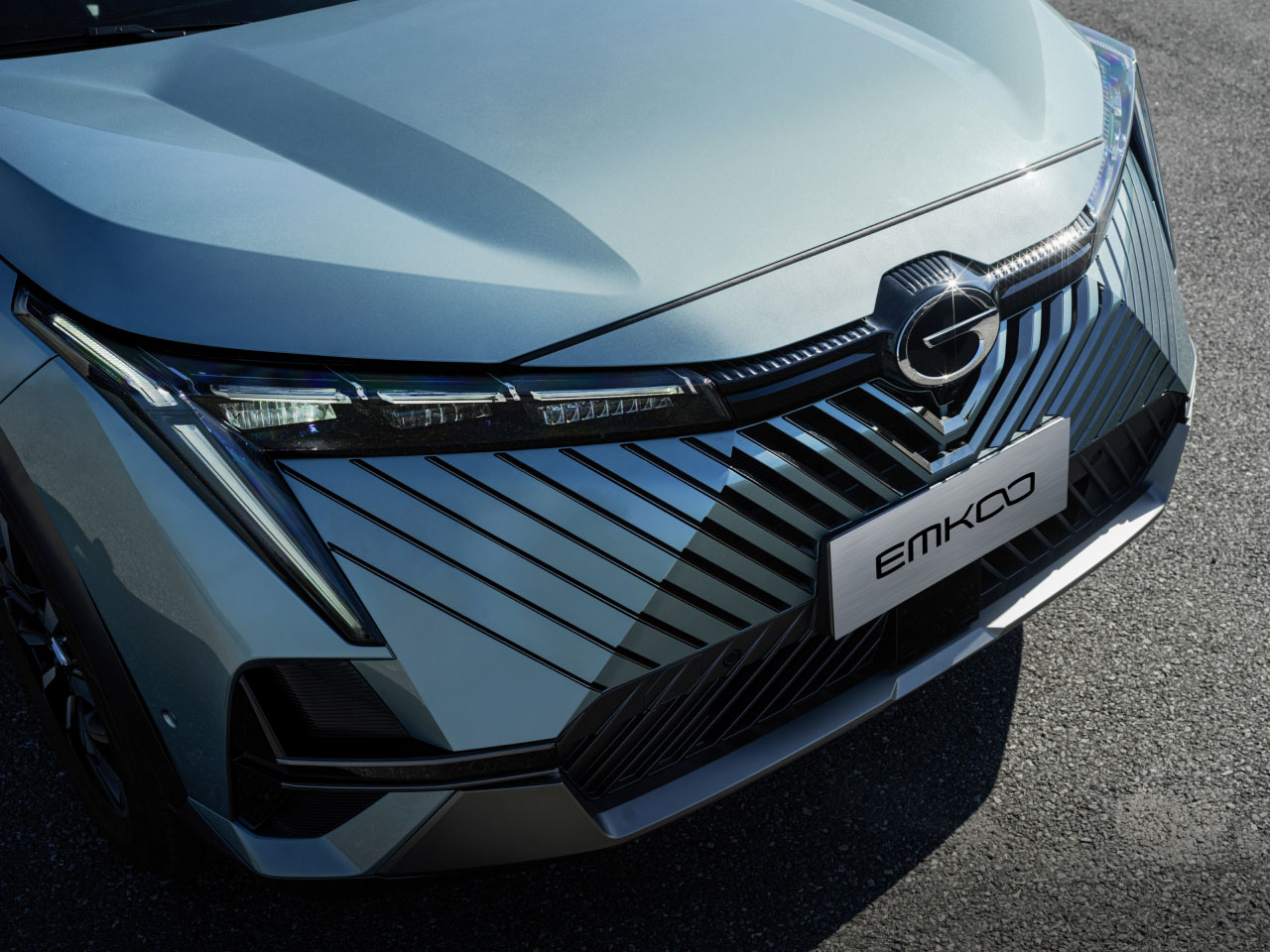 Inspired by mecha design, the V-shaped grid pattern symbolizes victory
